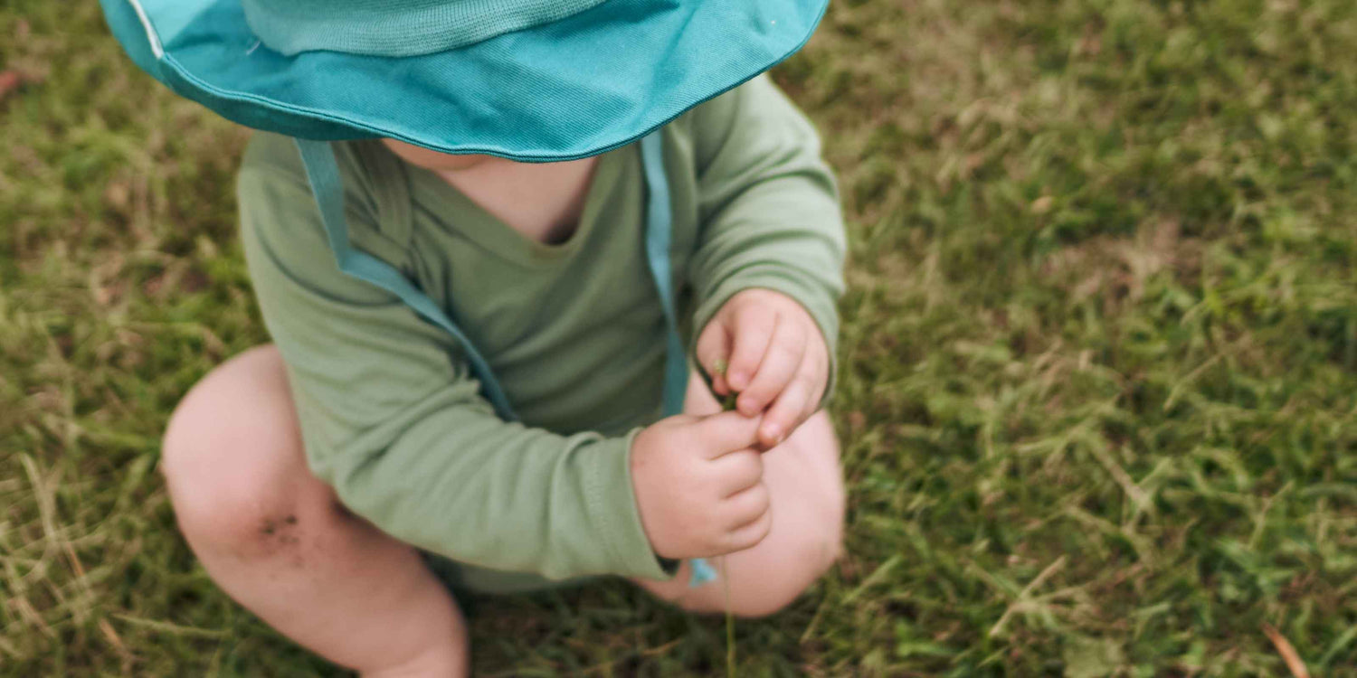 HAUTFREUNDLICHE BABYKLEIDUNG: WELCHE MATERIALIEN ÜBERZEUGEN